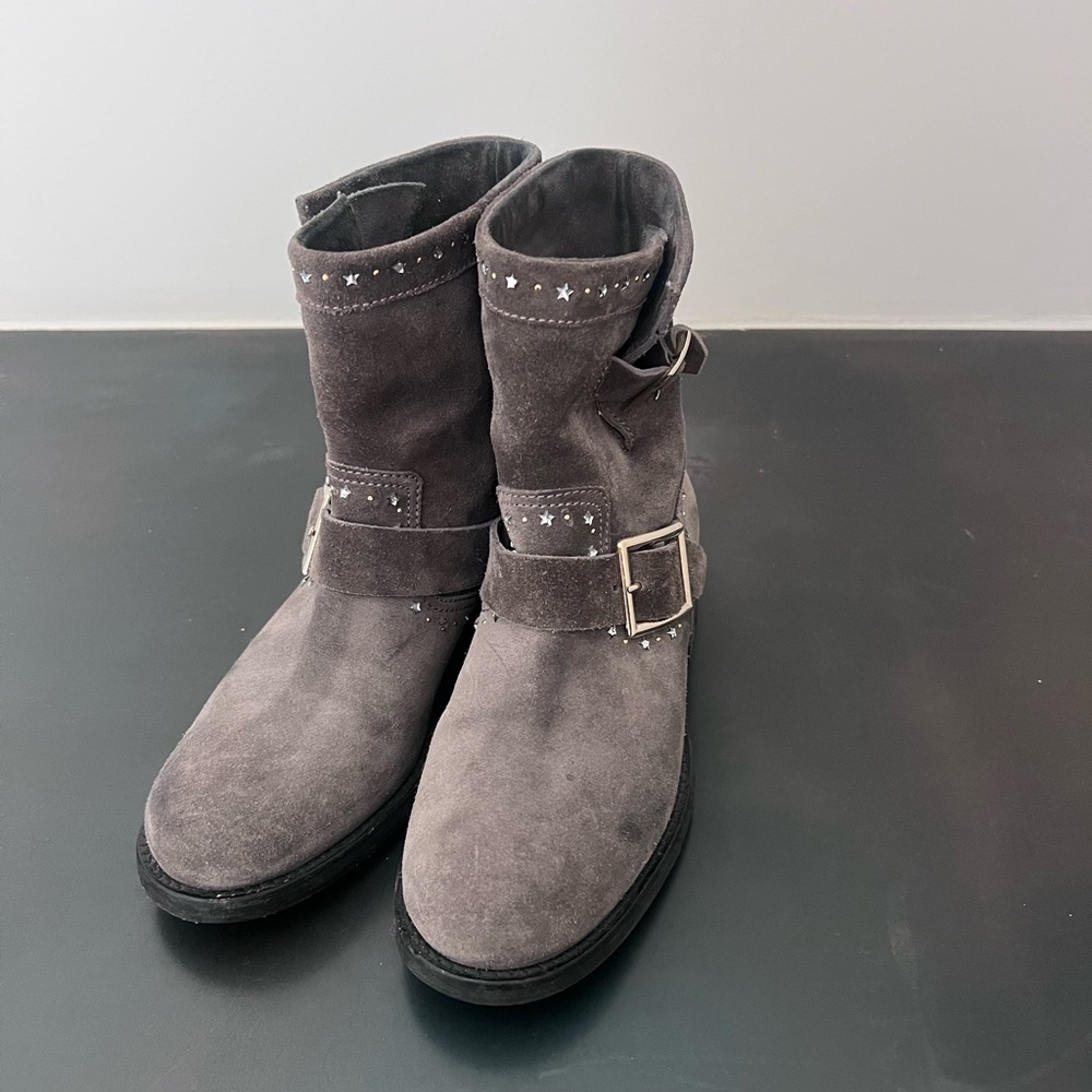 Jimmy Choo grey suede boots sz 37 in great condition.